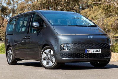 Luxury 7 seater VIP people mover Kia Carnival Toyota Tarago private charter